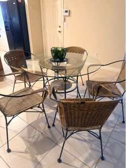 Table w/chairs