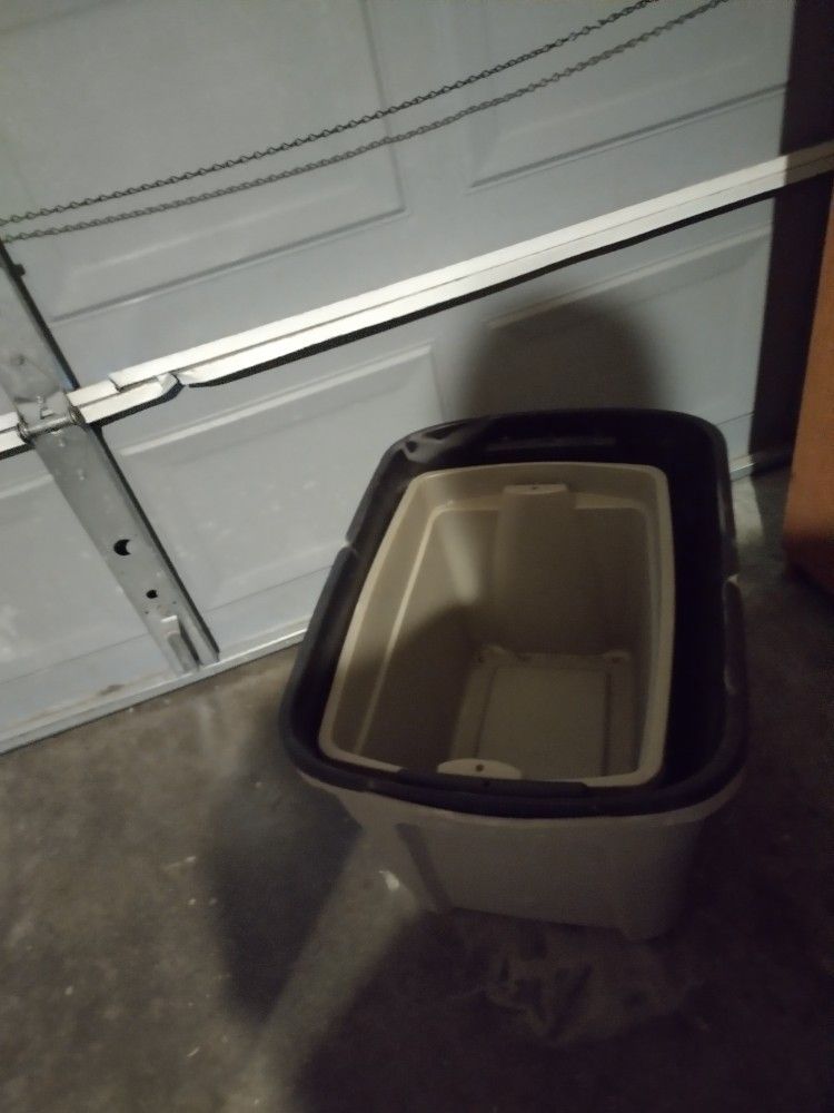 3 Free Storage Bins