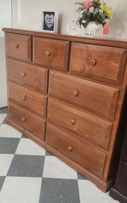 Solis wood Dresser