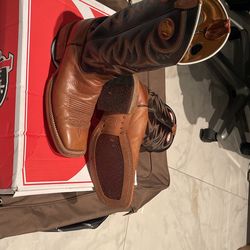 Justin Boots 9.0 D In Light Brown And Black 