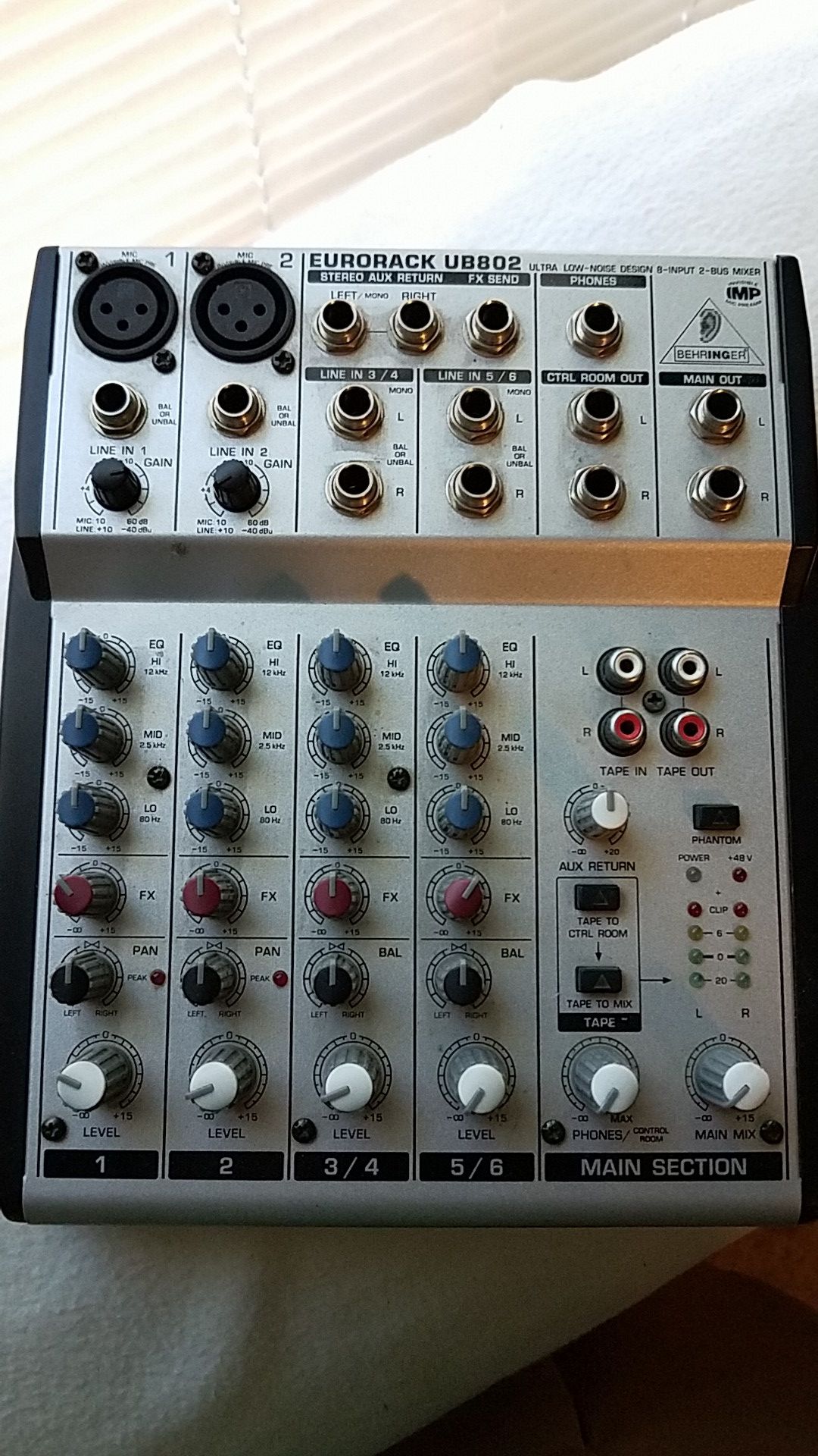 EURORACK UB802 DJ mixer