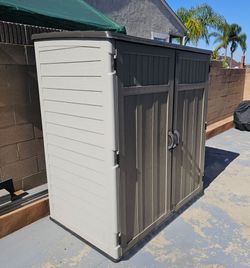 Suncast plastic storage shed double door, PRICE IS FIRM