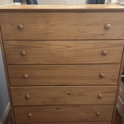 Solid Wood 5-Drawer Dresser – Great Condition