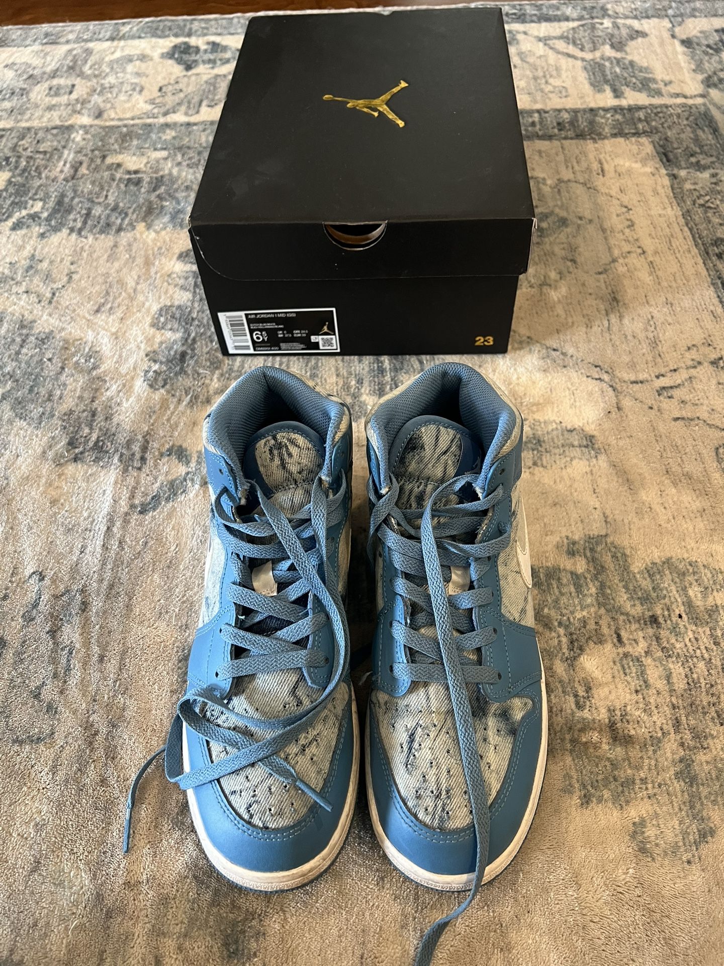 Nike Air Jordan 1 Mid Size 6.5