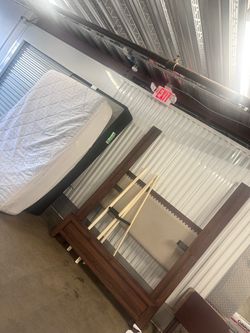 Queen Bed Set