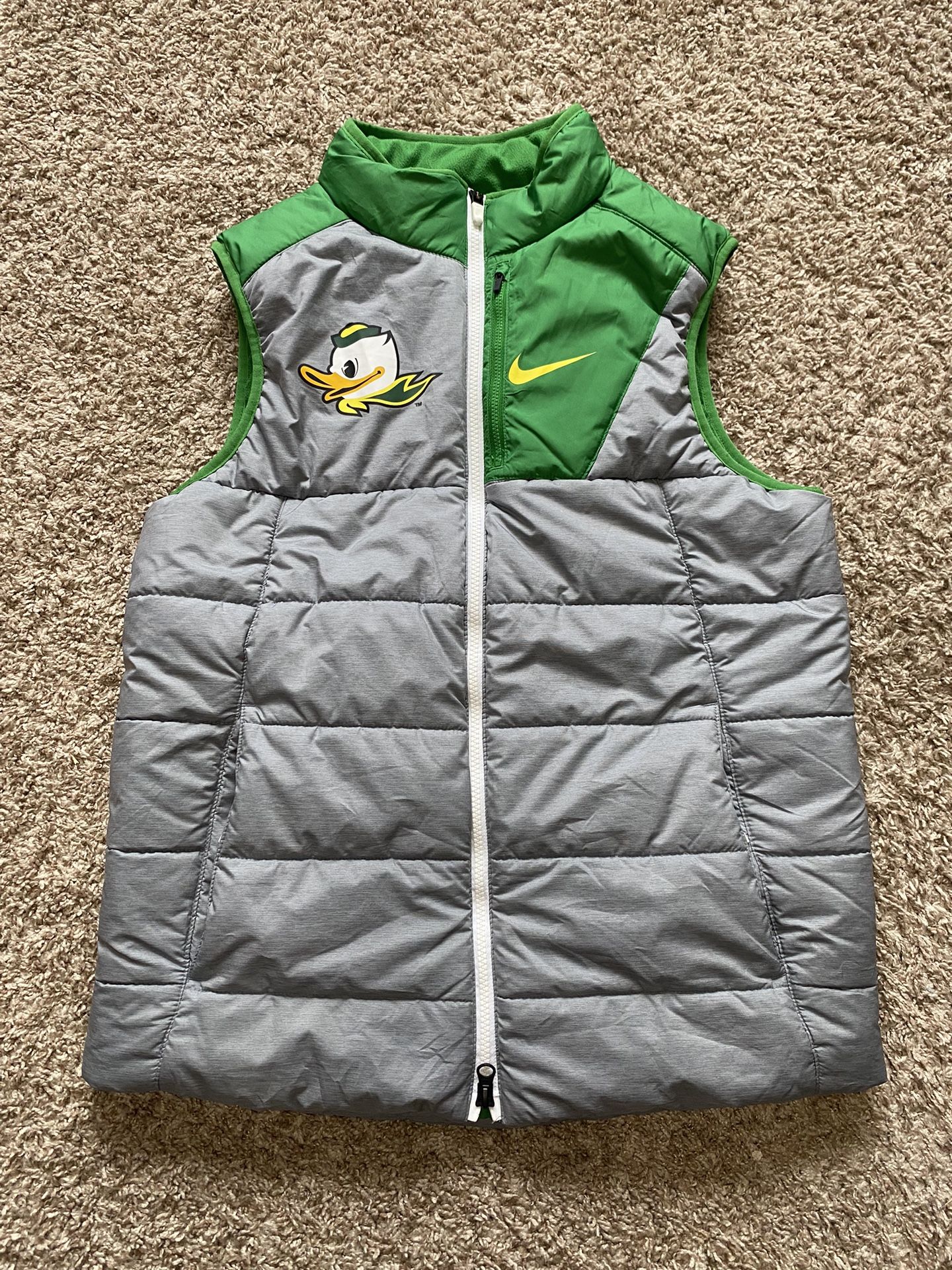 Nike Oregon Ducks Authentic Logo Swoosh Puffer Zip-Up Vest Men’s Size SMALL