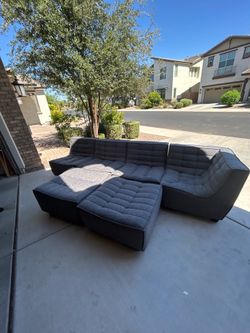 Modern Modular Sectional Couch – Gray – Like New