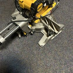 DEWALT SAW