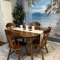 Nice Dining Set Good Condition!! Table With 2 leaves and 6 Chairs! I can Deliver 