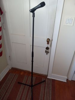 Microphone stand upright with clip, adjustable good condition.