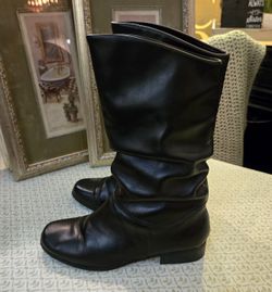 Ladies 6.5 Black Leather Boots