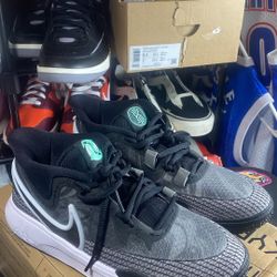 Nikes Kyries 
