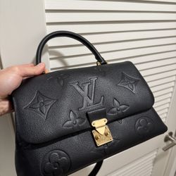 Louis Vuitton Pochette Metis Black  9/10 Condition 