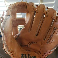 Wilson - Autographed Vintage 9" Youth Glove