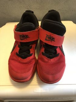 Nike Size 10.5 Boy Shoes 