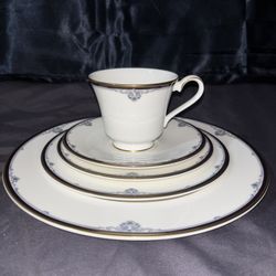 Princeton By Royal Doulton bone china - 5 piece 