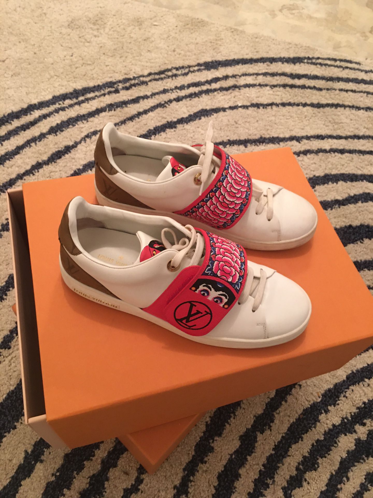 Womens Louis Vuitton Sneakers for Sale in Fairmount Hgt, MD