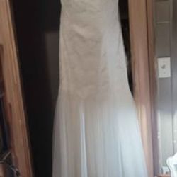 David's Bridal Strapless Wedding Gown 
