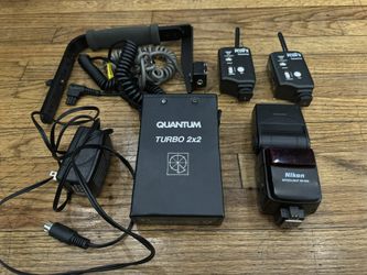 Nikon Sb-600 Speedlight Flash w/ Extras!!