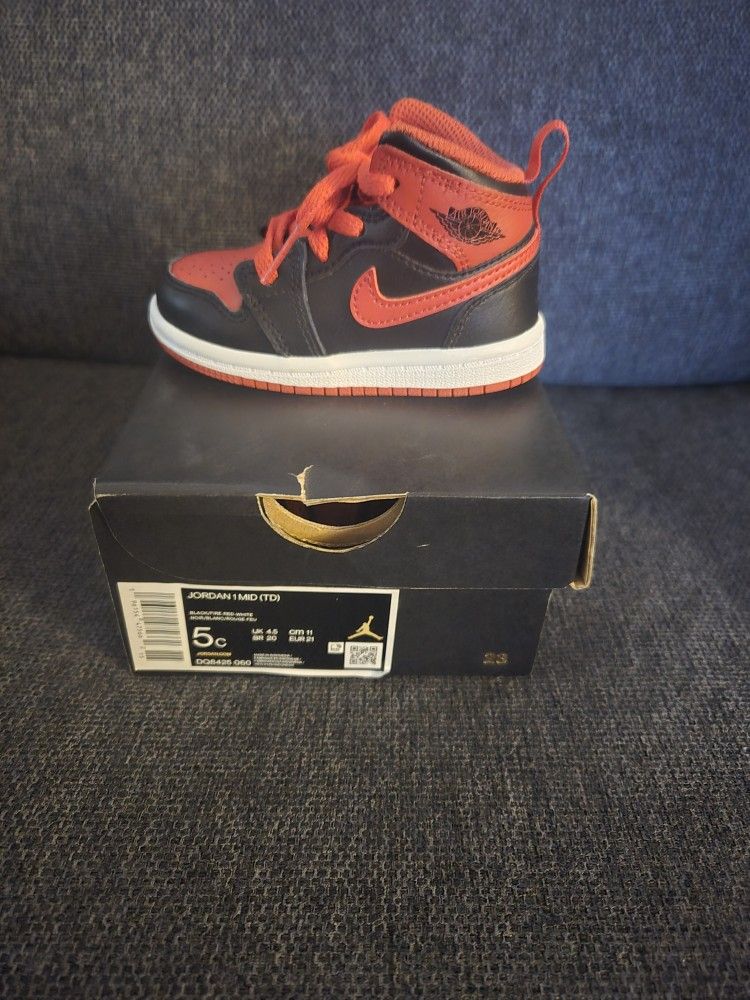 Jordan Mid 5c