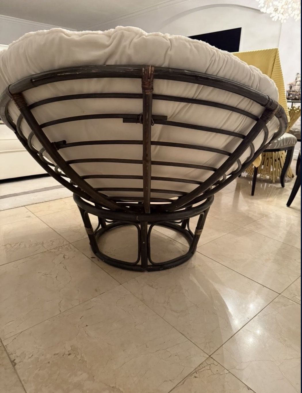 Papasan Swivel Chair - Like New- Lounge/ armchair- Beach Living