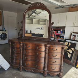 Dresser w/Mirror