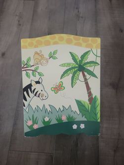 Kids room trash bin