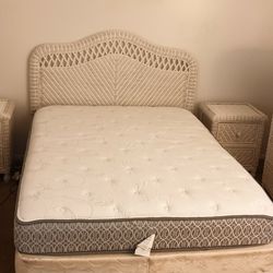 White wiker Queen bedroom set like new 