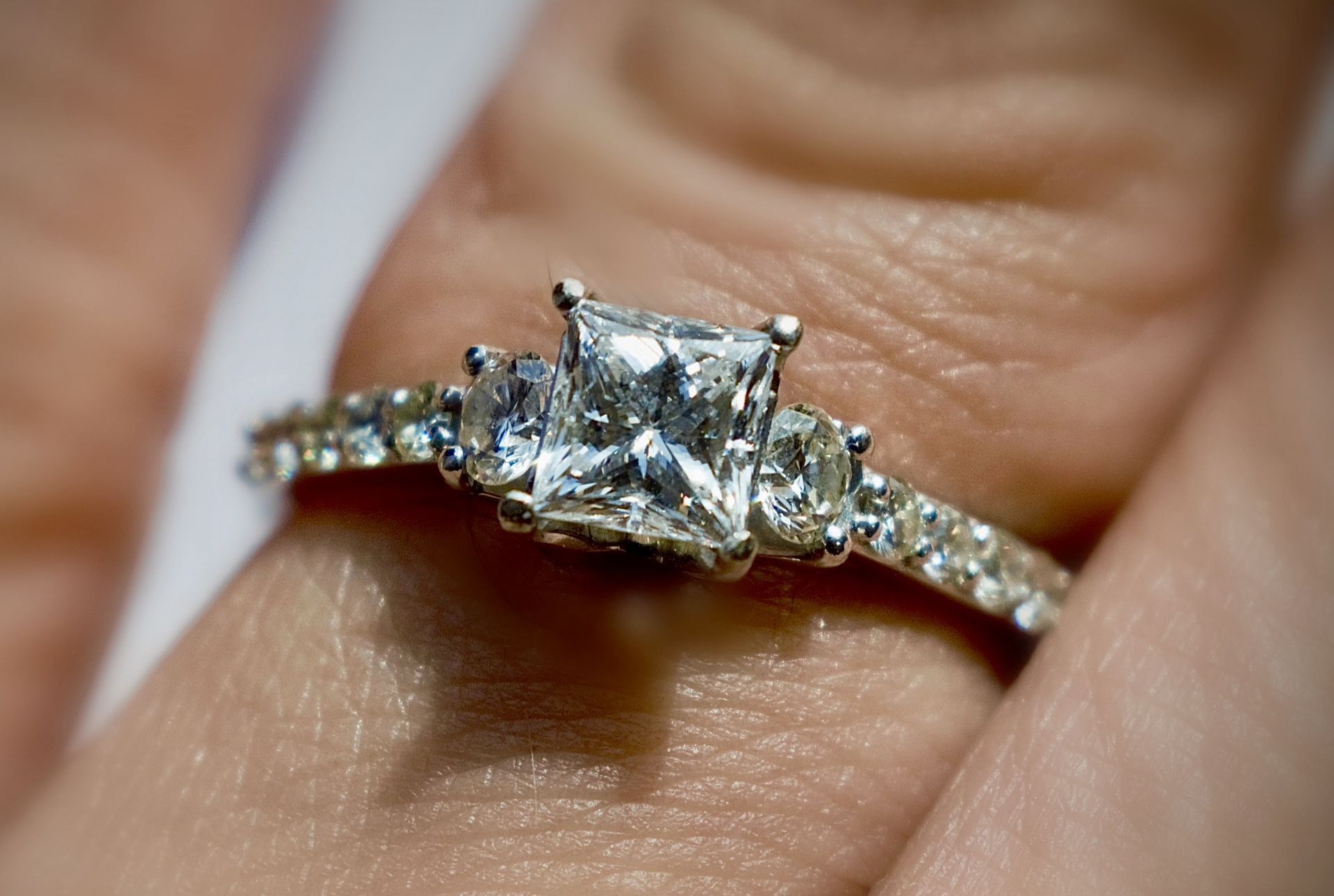 Princess Cut Diamond Engagement Ring – 0.71 CT G/SI1 – 14K White Gold – Size 7 