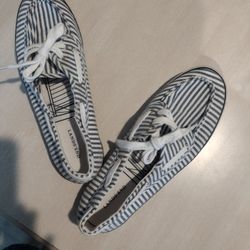 SHOES LANDS END SIZE 10