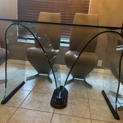 Dining Room/ Kitchen Table And Chairs