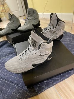 Sz 8 Gym/jujitsu Otomix High Top Sneakers