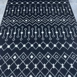Black & White Moroccan Trellis Rug - 6’ x 9’