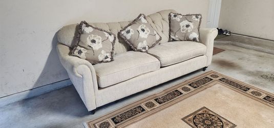 Couch with free carpet
