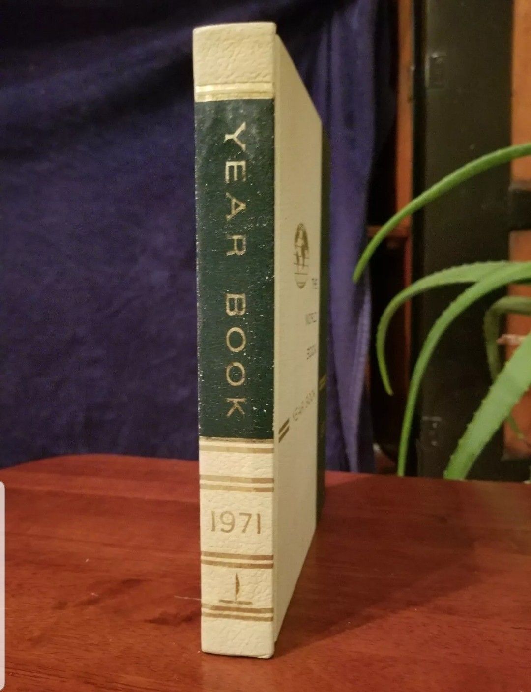 World Book Encyclopedia Yearbook - 1971 - Review of the Events of 1970