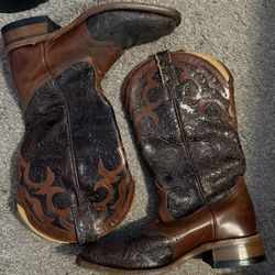 Women’s Boots (Size 7)
