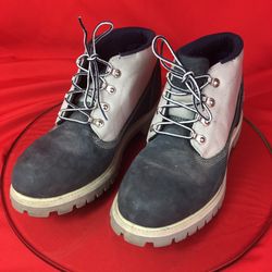 TIMBERLAND MENS CAMPSITE PREMIUM WATERPROOF BLUE SUEDE 28028 BOOT SIZE 11 THIS BOOT IS A LITTLE DUSTY AS YOU CAN SEE IN THE PICS HOWEVER TBIS BOOT IS 