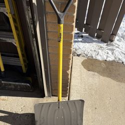 18” Snow Shovel by Suncast
