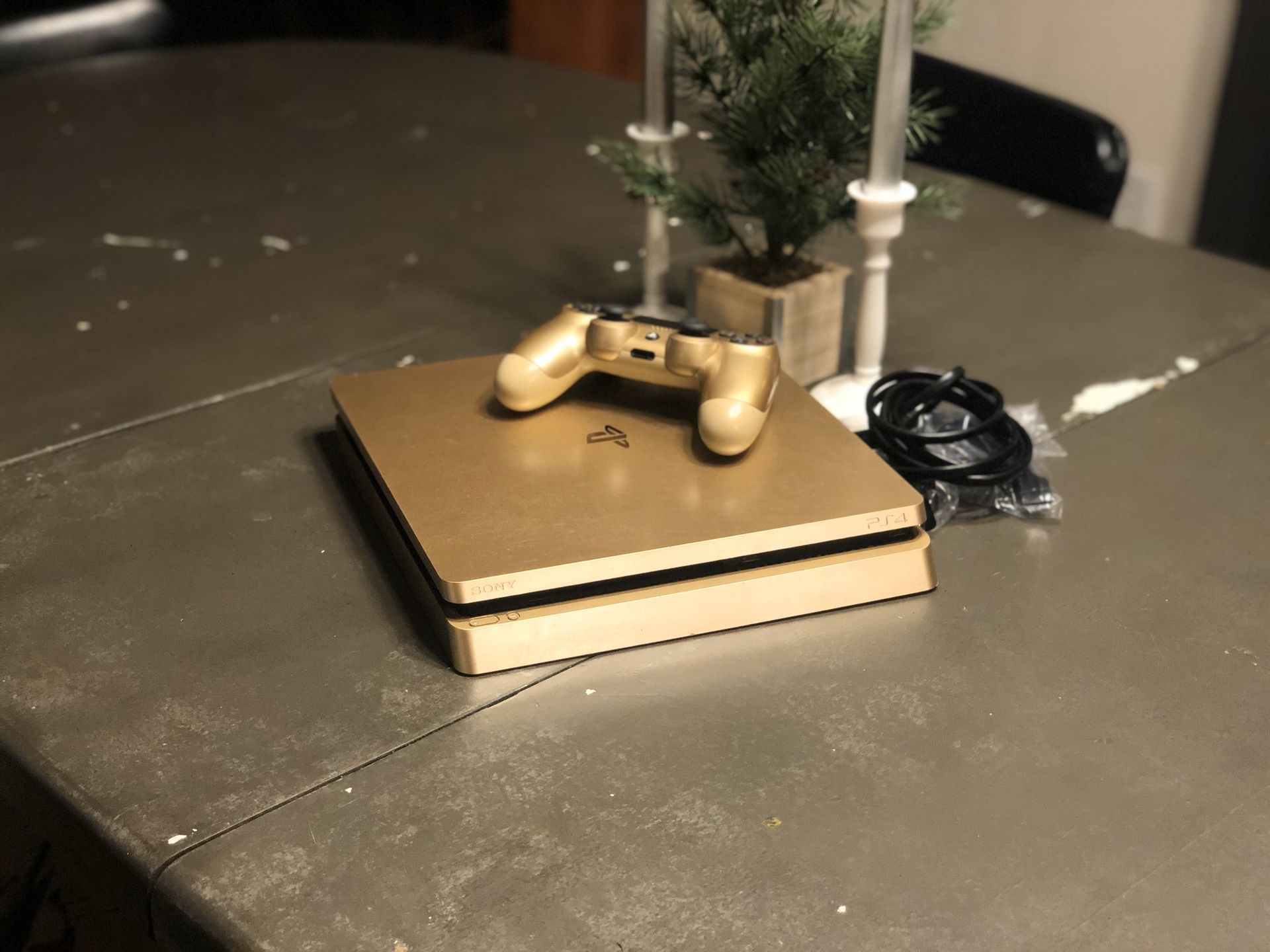 Gold 1TB PS4!