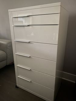 Delivery Available***Alaskan High Gloss Chest Of Drawers Retali  $1264