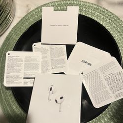 Apple AirPods 3rd gen (2021) - MagSafe Charging case (includes charger)