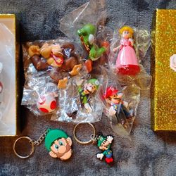 Super Mario Stickers,Small Figures and Keychains lot #2