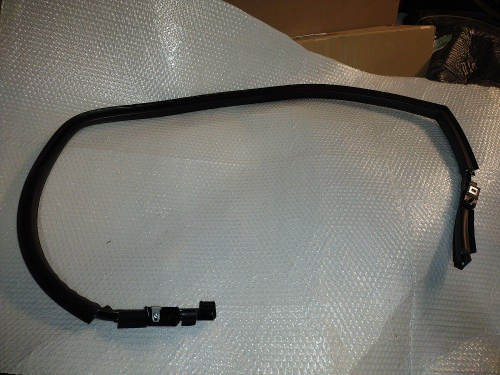 Brand New 1999 To 2007 Chevy Or GMC Front Door Rubber For The Glass OEM Part