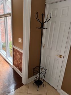 Black Metal Coat Rack with Umbrella Base
