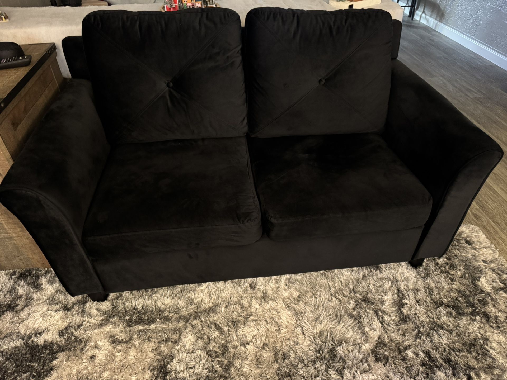 Loveseat (black)