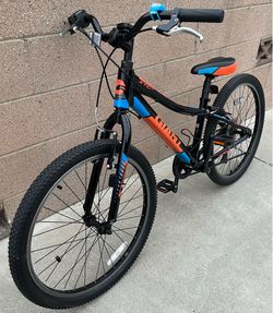 2017 Giant XtC Jr 24 Lite. It is a youth mountain bike