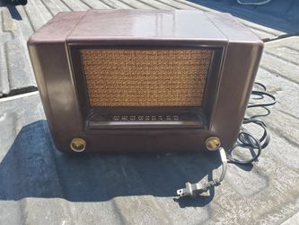 Vintage Bluetooth/ AUX Radio