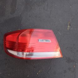 2007-2010 Bmw 328i Coupe (2 Doors) Tail Light With Light Bulbs Oem.