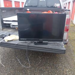 Magnavox Tv Used But No Scratches On Screen And In Good Condition