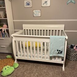 DaVinci Kalani 4-1 Crib in White w/Toddler Walnut Conversion Kit & Graco Mattress